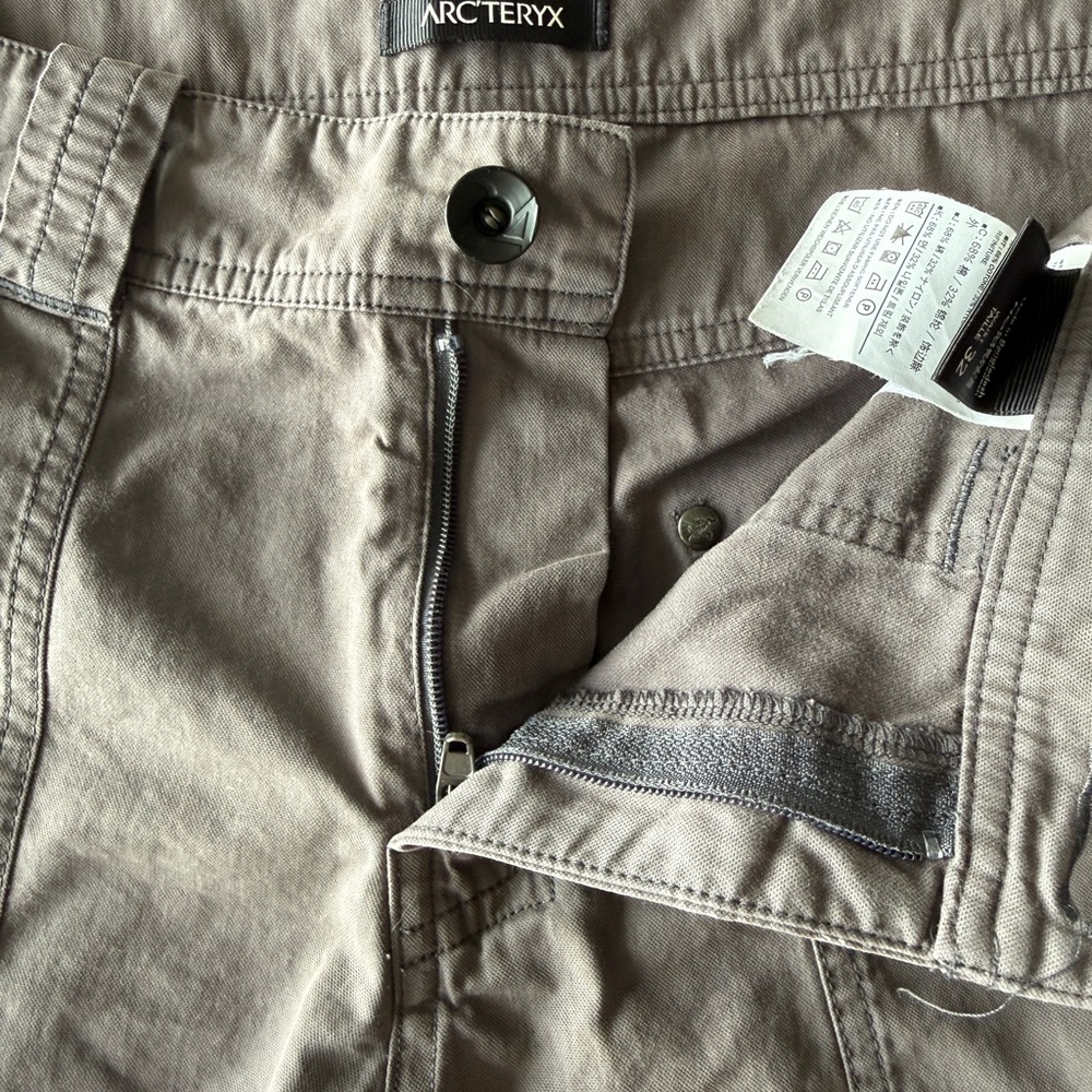 Arc'teryx Men's Gray Utility Pants size 32 waist - Picture 4 of 10